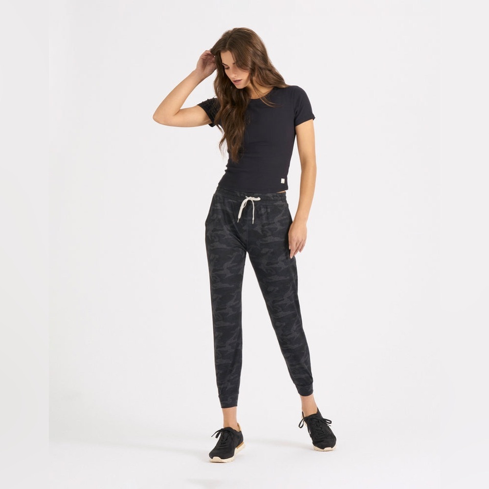 Vuori Joggers - Black Camo